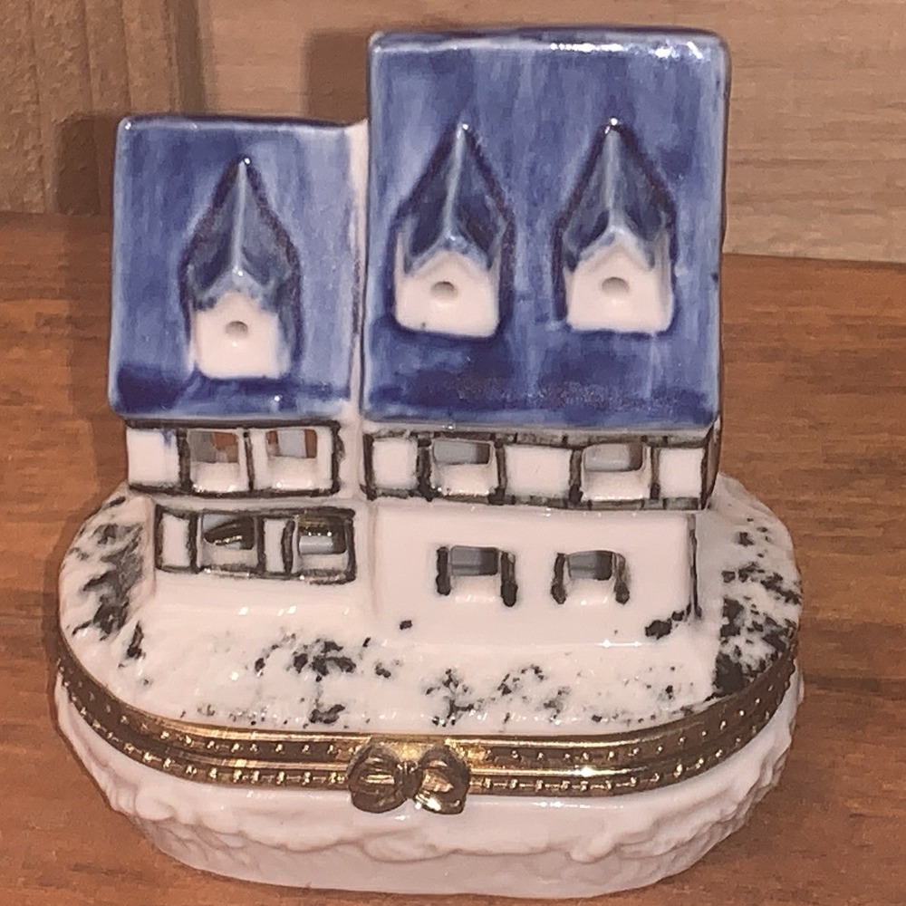 1999 Proto Type Swiss Chalet Style Trinket Box‎ Hinged Porcelain Hand Crafted
